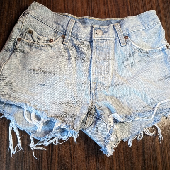 Lev'is denim shorts size 0 - Picture 3 of 3